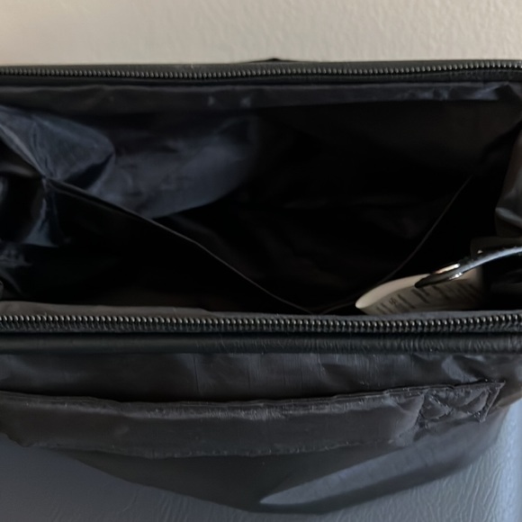 Nylon Toiletries Bag EUC - Picture 5 of 10